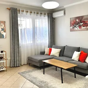Quiet & Spacious Center - 4 Min Walk , Tirana Albanien